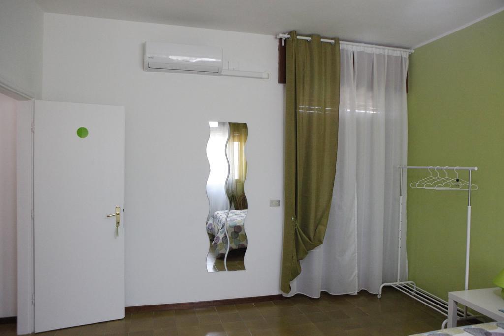 Comeacasatua Bari Cameră foto